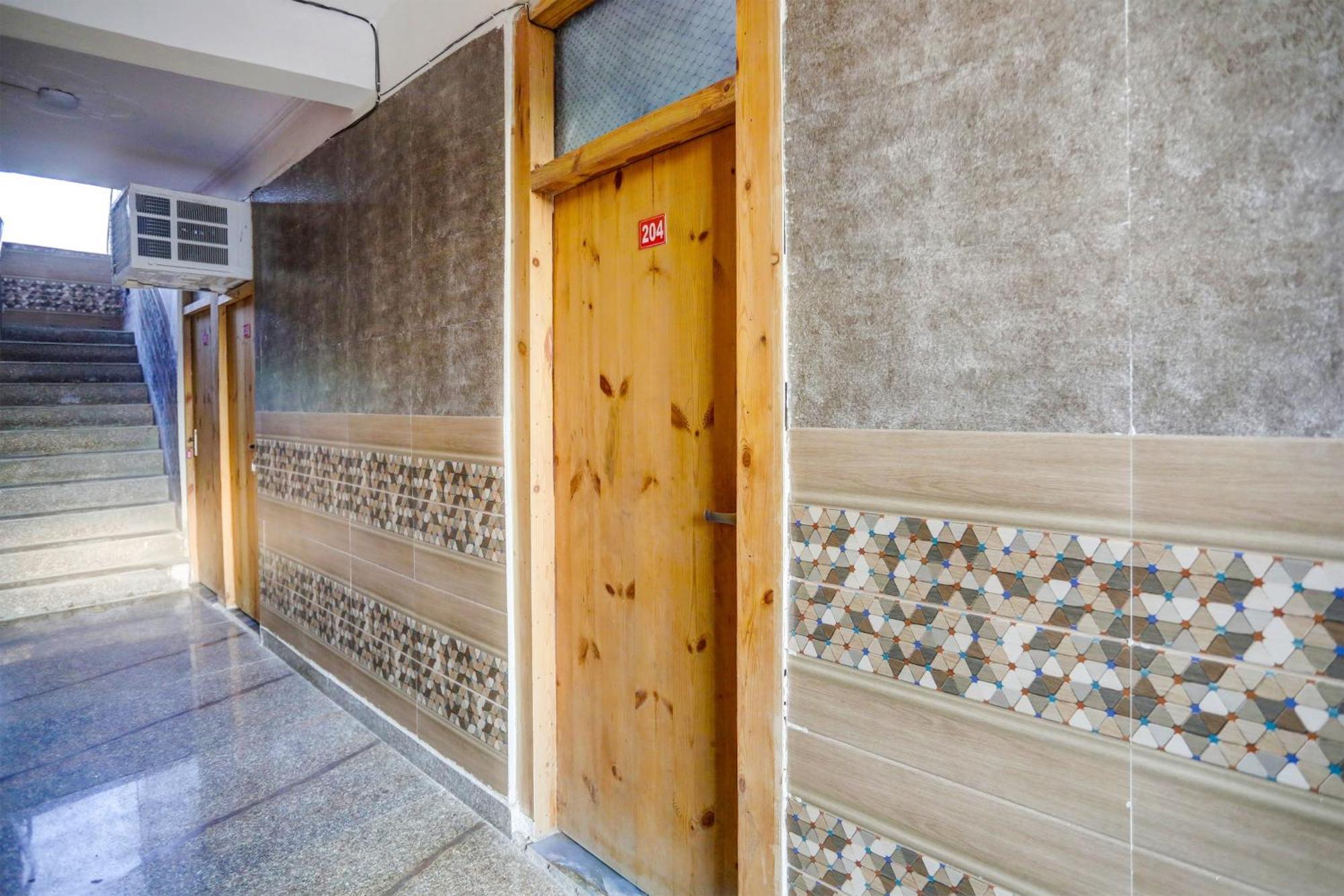 Super Umen Hotel Nearest Sector 66 Noida Exterior photo