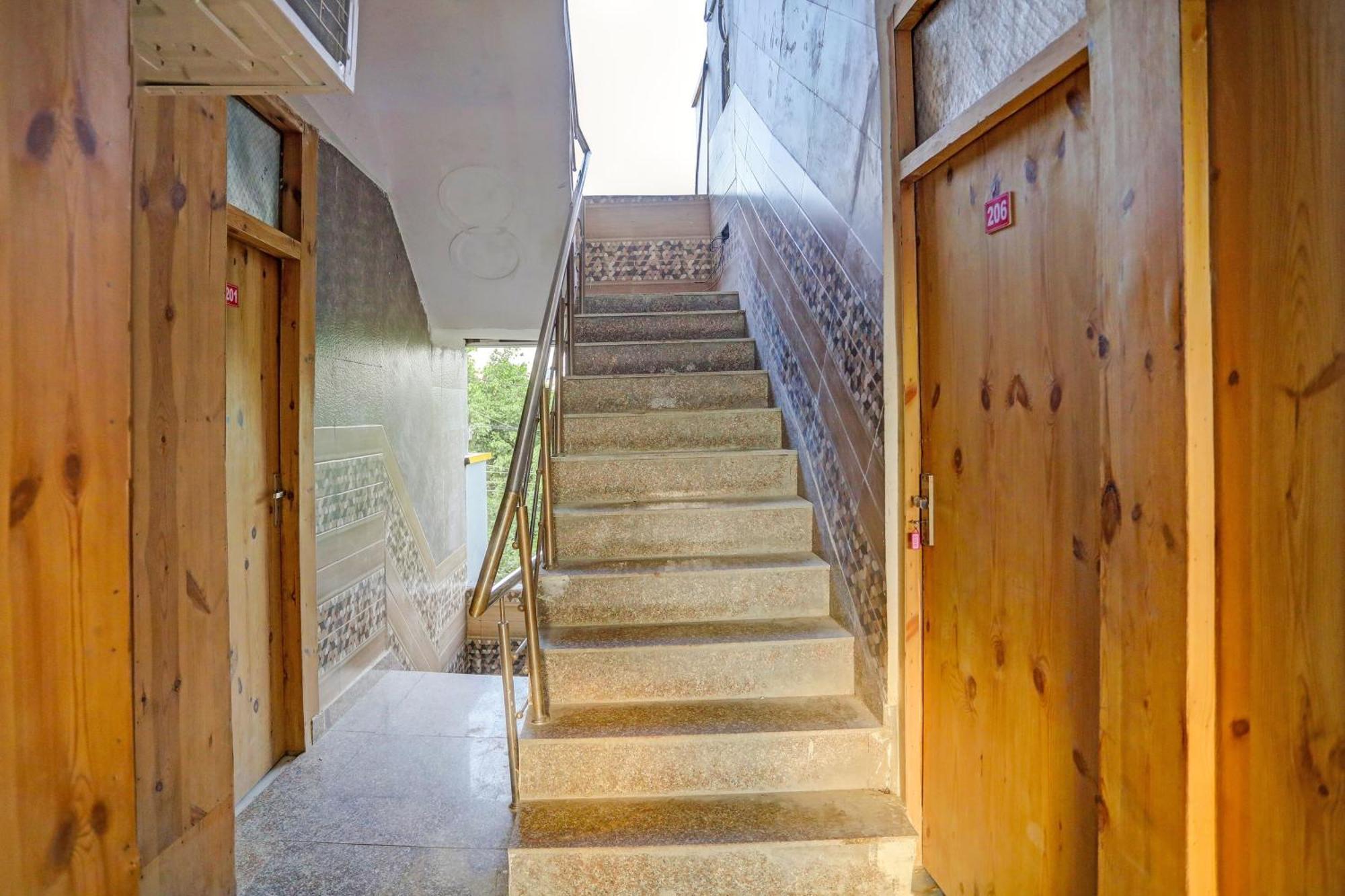 Super Umen Hotel Nearest Sector 66 Noida Exterior photo